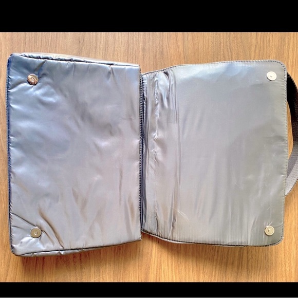 CARAA X ATHLETA Puffer Crossbody Bag / Dark Grey - Picture 6 of 16